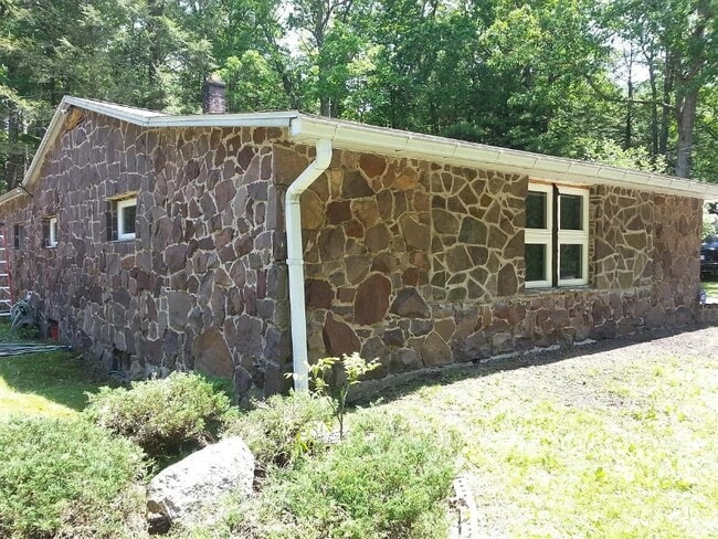Foto del edificio - 37 Nesco Manor Rd