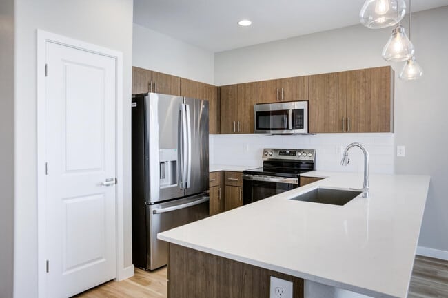 Building Photo - 6326 S 47th Dr