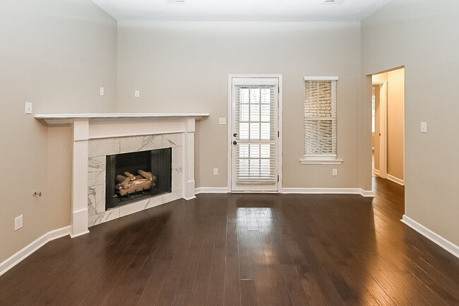 Building Photo - 3262 Magnolia Dr