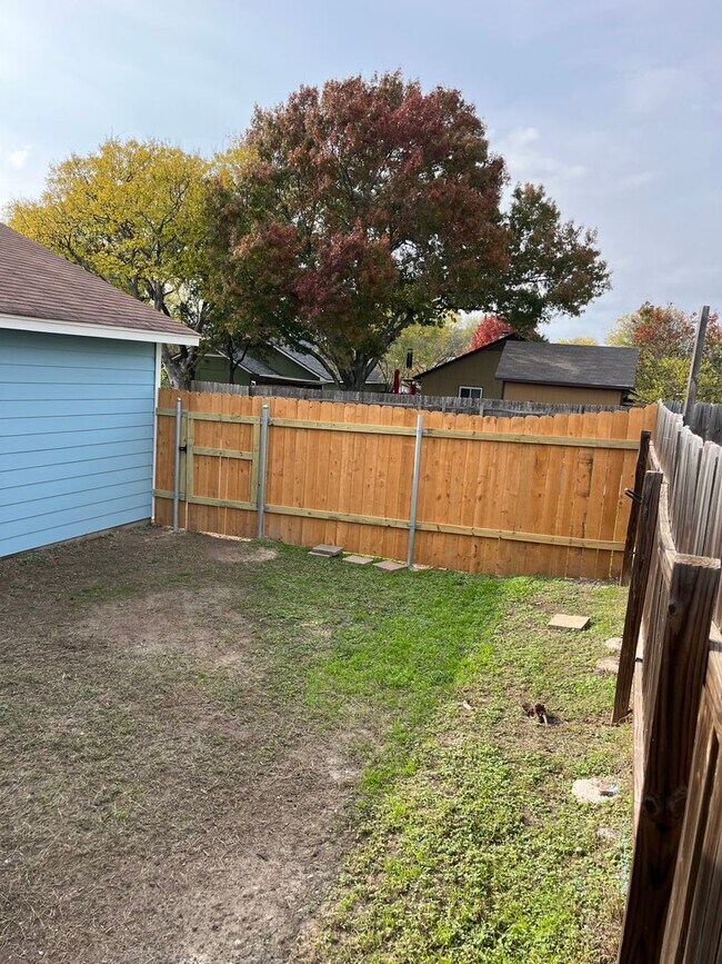 Building Photo - 12402 Alderbrook Dr