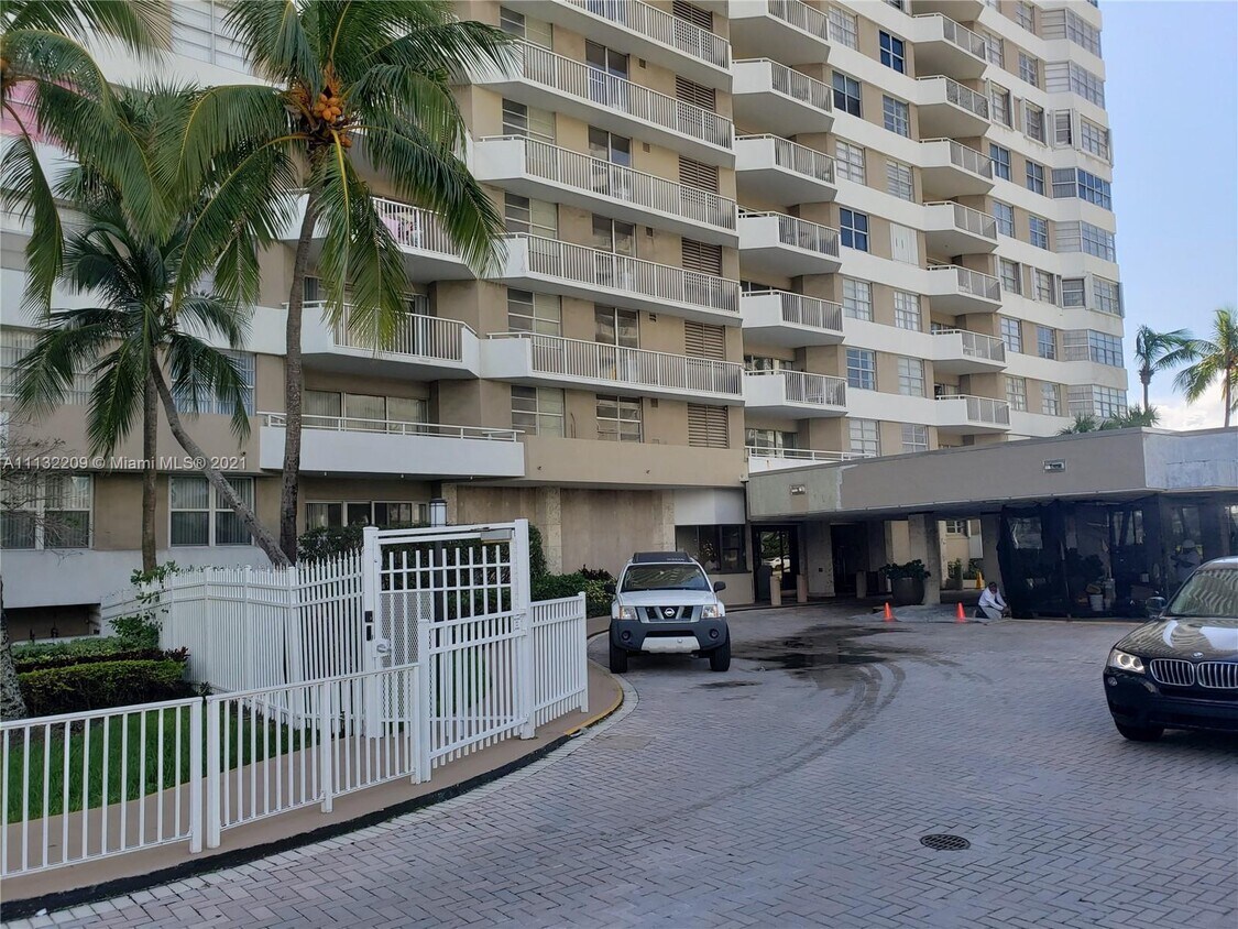 Primary Photo - 1985 S Ocean Dr