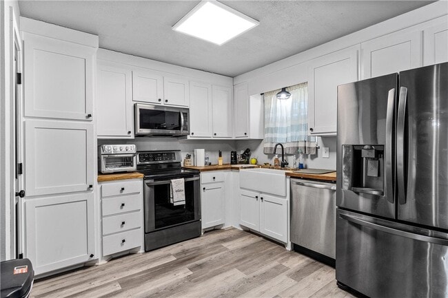 Building Photo - 256 Candyce Dr