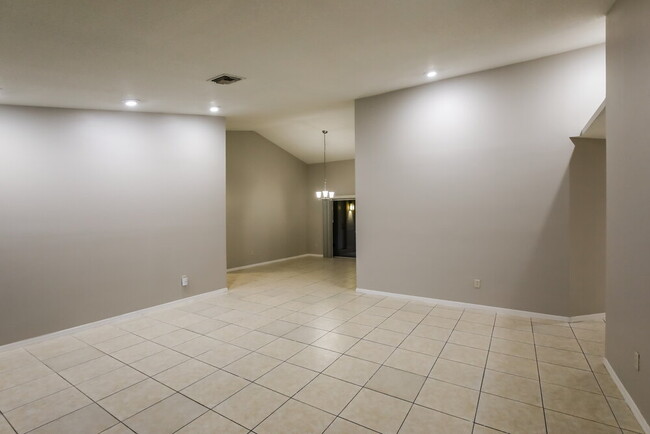 Building Photo - 1703 Egret Rd