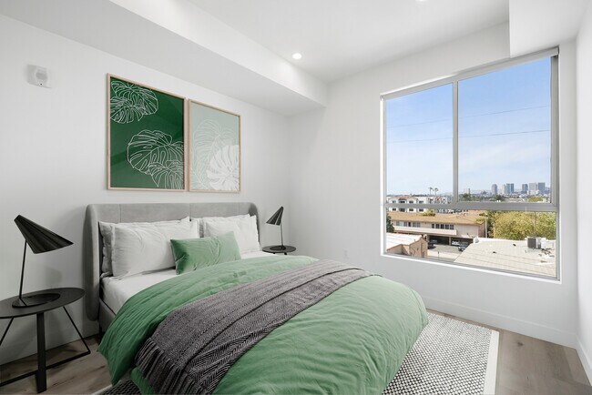 Foto del edificio - 1545 S Fairfax Ave