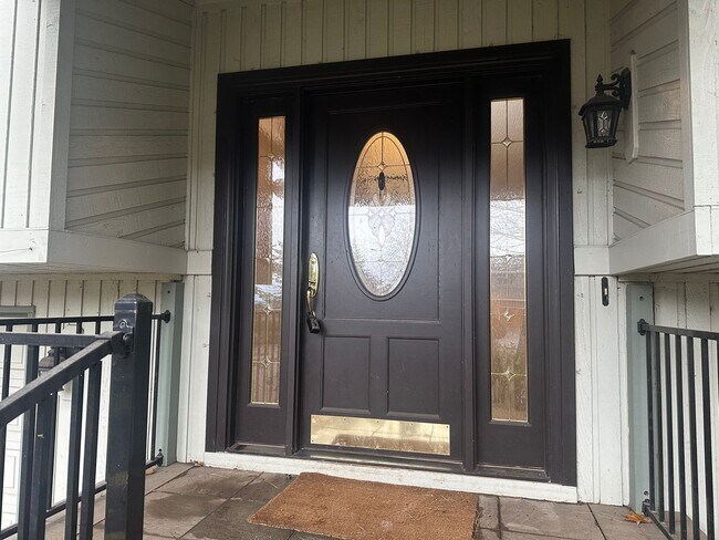 Building Photo - **$1000 OFF FIRST FULL MONTH'S RENT** This...