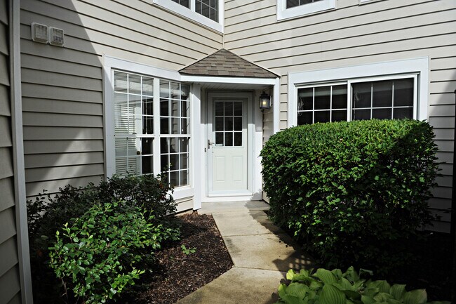 Building Photo - 10 Whitman Dr