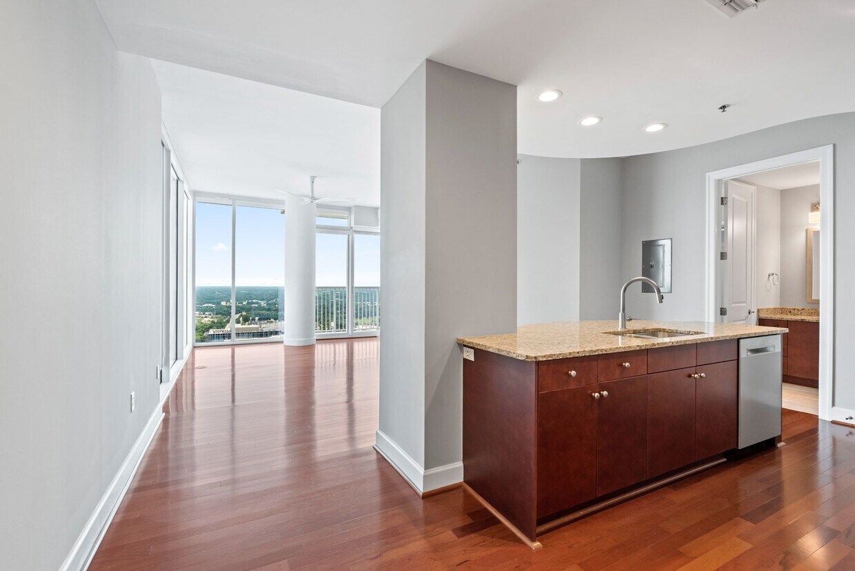 Foto principal - ** 1/2 OFF FIRST MONTH'S RENT ** Living th...