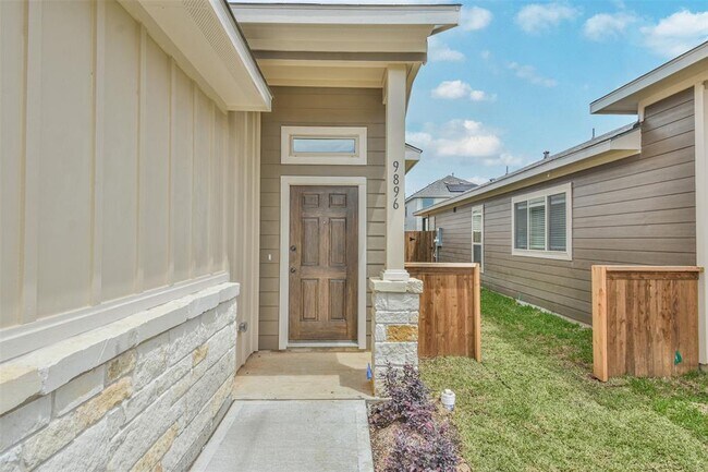 Foto del edificio - 9708 Grosbeak Ln