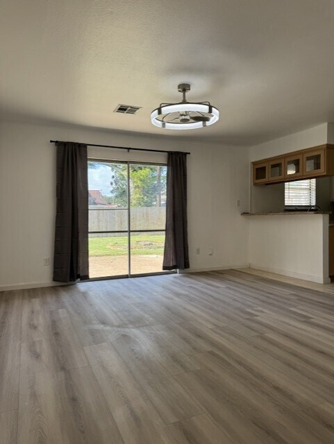 Building Photo - 5607 Viking Dr