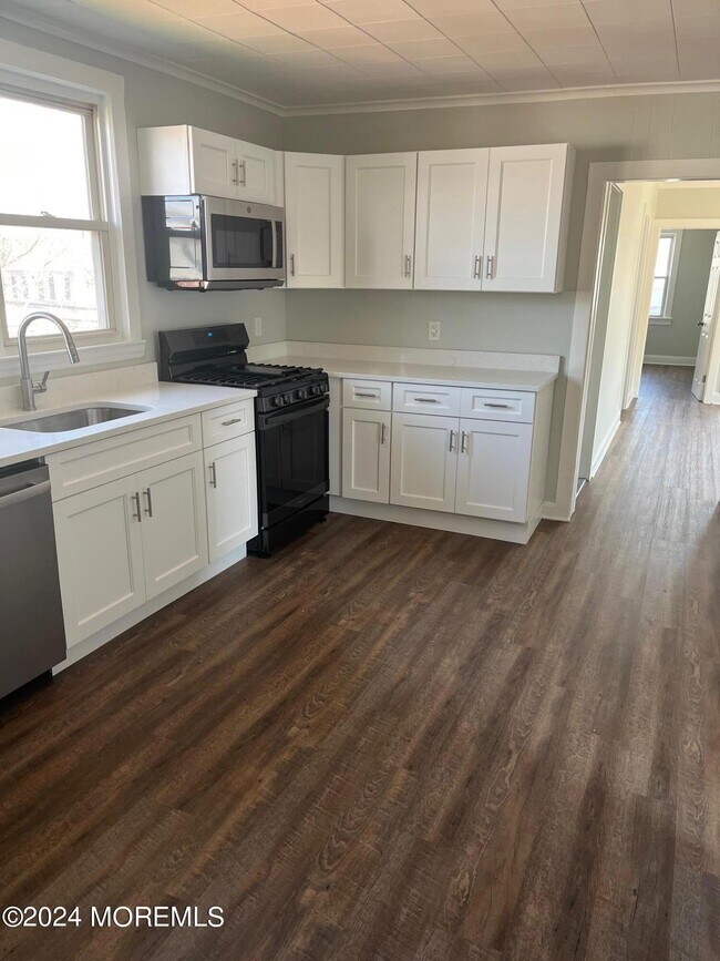 92 Main St Unit 2A, Matawan, NJ 07747 Room for Rent in Matawan, NJ
