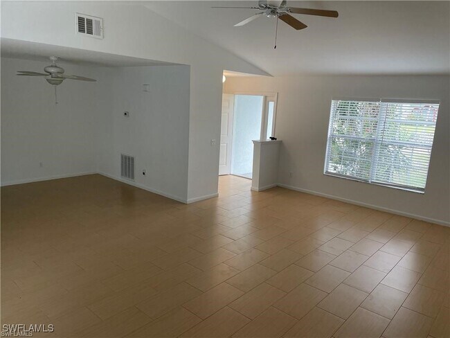 Foto del edificio - 8468 Grove Rd