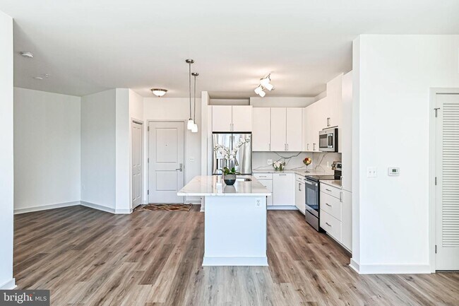Building Photo - 10755 Fairgrounds Dr