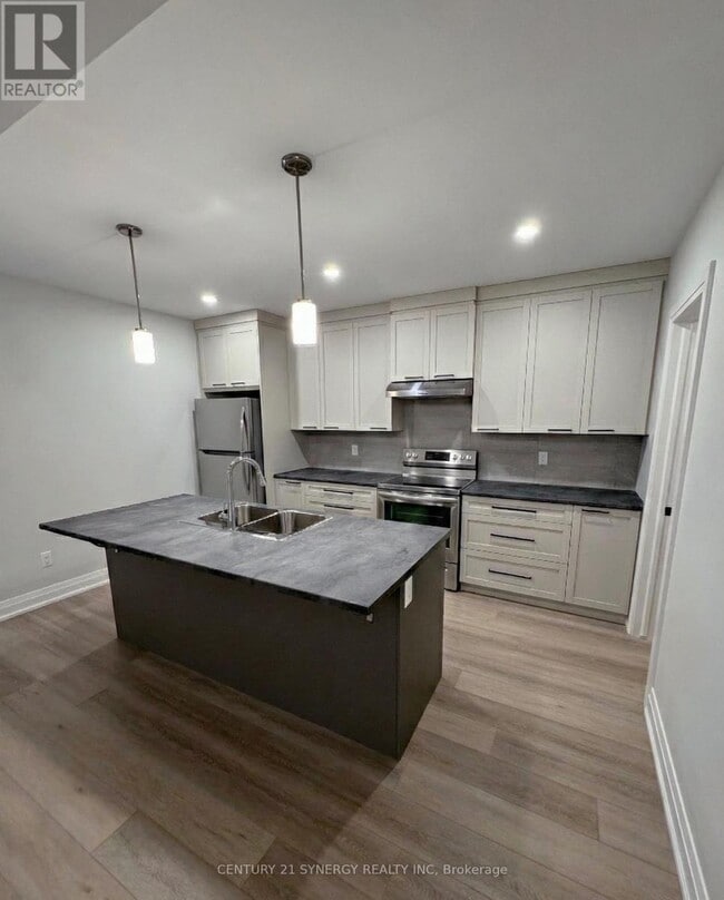 Building Photo - 822 Namur St