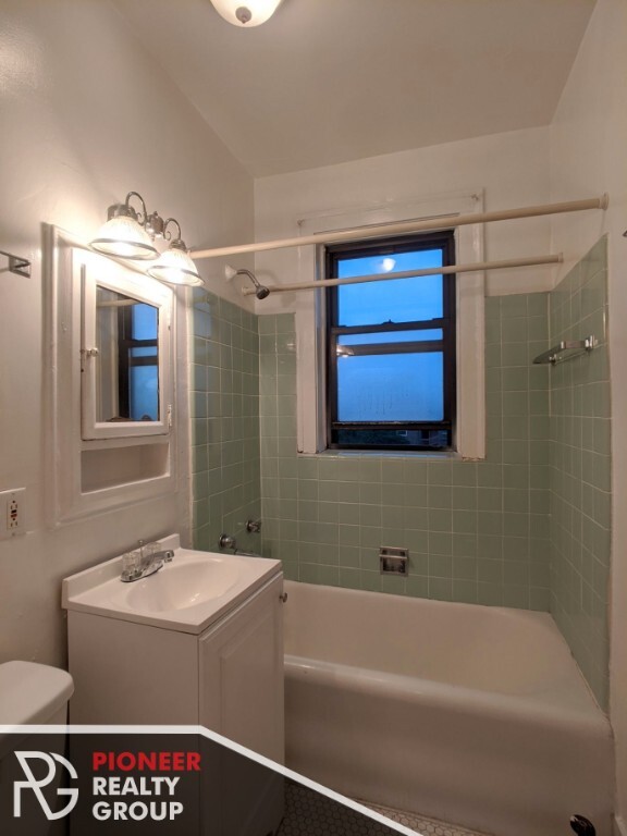 Building Photo - 4546 N Damen Ave