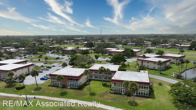 Foto del edificio - 1 br, 1.5 bath House - 65 Woodland Drive #205