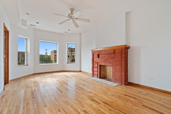 Foto del edificio - 3128 W Warren Blvd