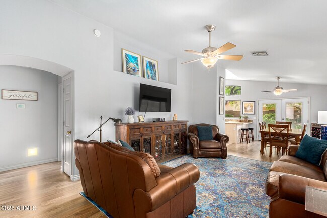 Foto del edificio - 3905 E Rockwood Dr