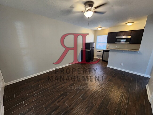 Building Photo - 675 Riverview Dr