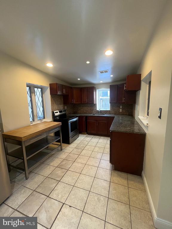 Building Photo - 914 N 4th St