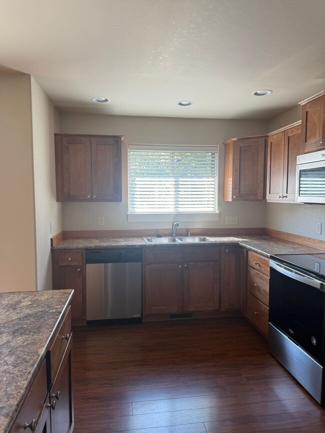 Foto del edificio - 1857 Buckrake Ave