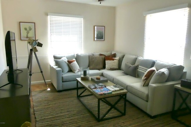 Foto del edificio - 1815 N Whittier Dr