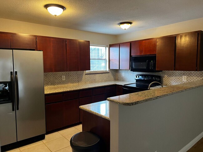 Foto del edificio - 8615 Putnam Dr