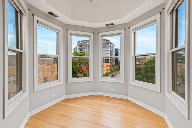 Building Photo - 845 W Altgeld St