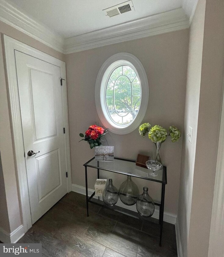 Primary Photo - 202 Cobblestone Dr
