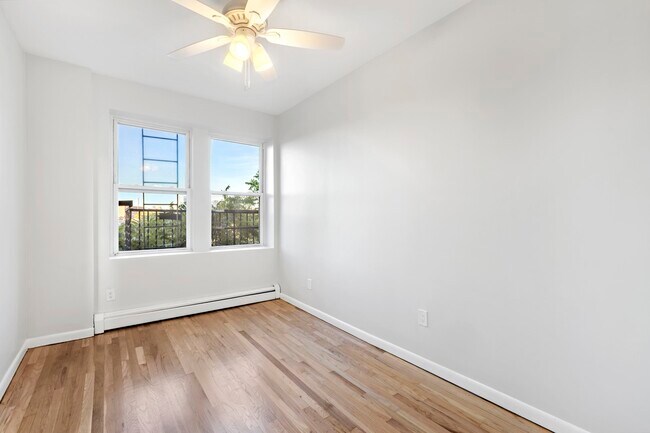 Foto del edificio - 314 Paterson Plank Rd