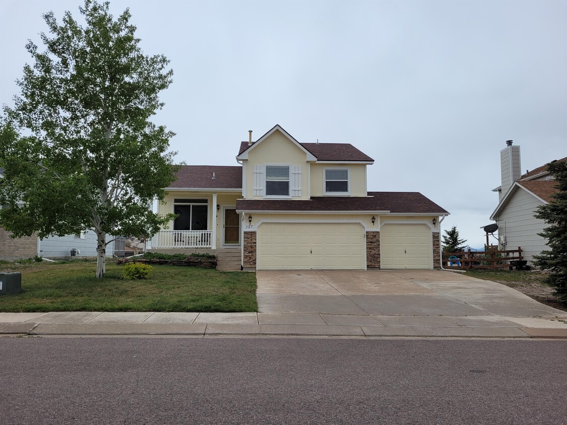 Primary Photo - 127 Misty Creek Dr