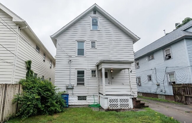 Building Photo - 10310 Adelaide Ave