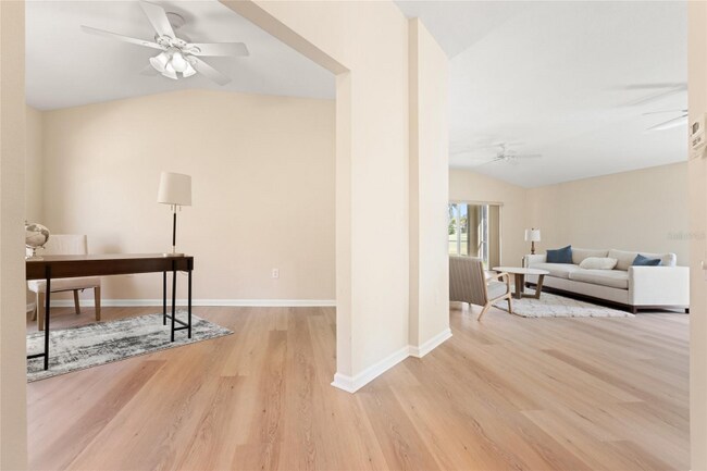 Foto del edificio - 5105 Gato Del Sol Cir