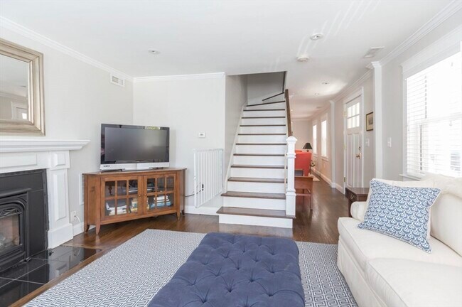 Foto del edificio - 622 E 2nd St