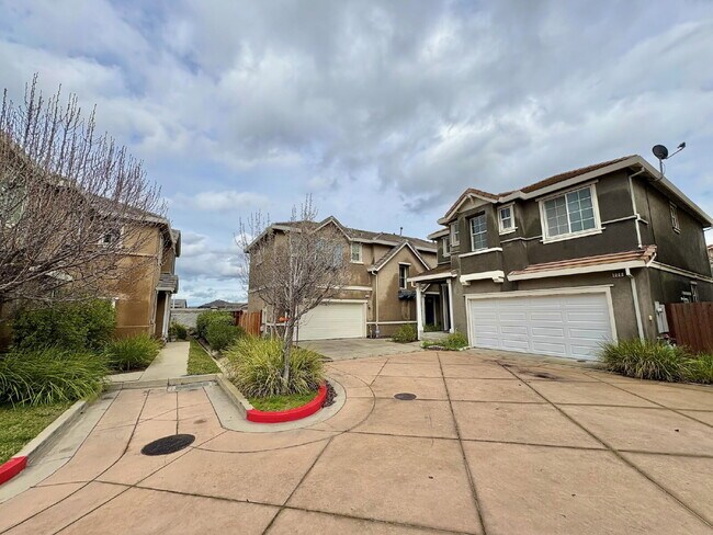 Foto del edificio - Spacious 4BR / 2.5BA Home in Prime Pittsburgh CA Location