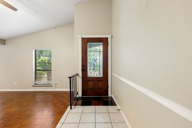 Foto del edificio - 4838 Gretna Green Dr