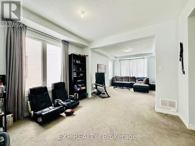 Photo du bâtiment - 823 Regulus Ridge