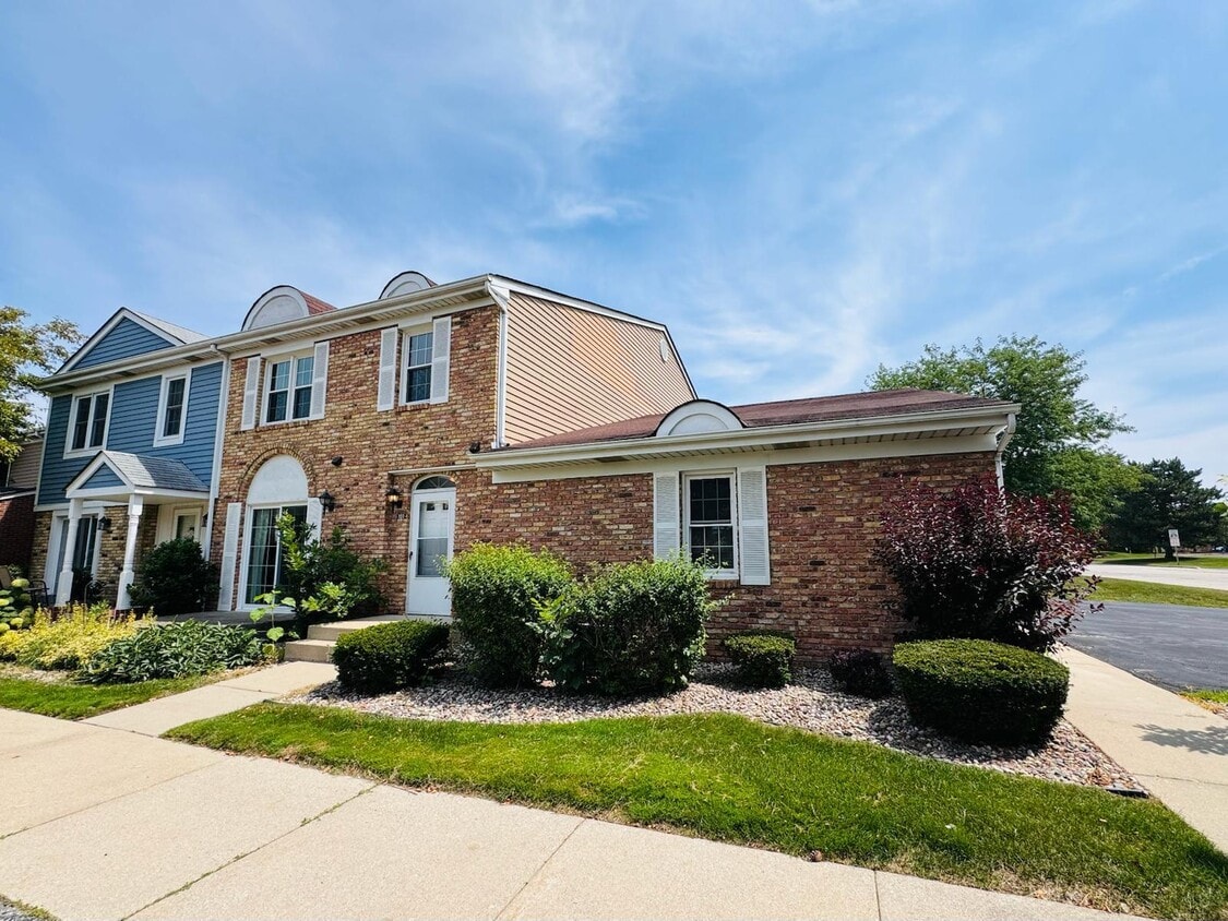 Primary Photo - 7100 Mariner Dr