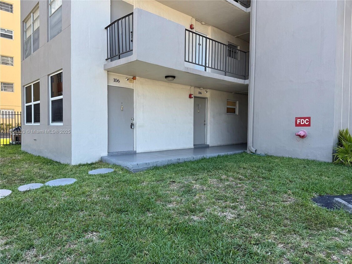 Primary Photo - 16450 Miami Dr