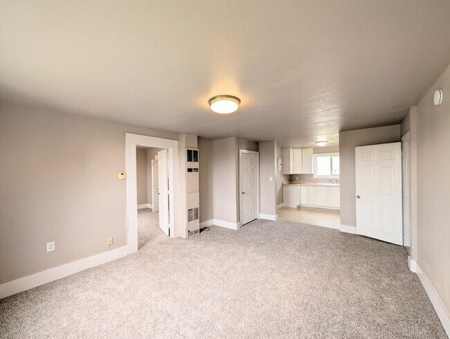 Building Photo - 1Bd/1Ba Everett Condo