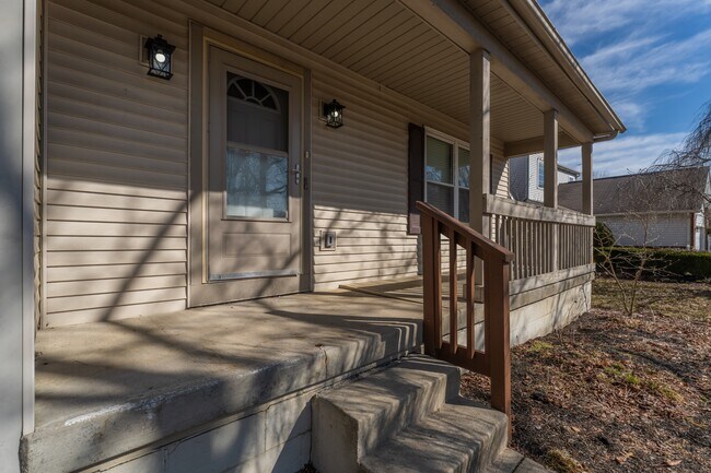 Foto del edificio - 205 Lexington Blvd