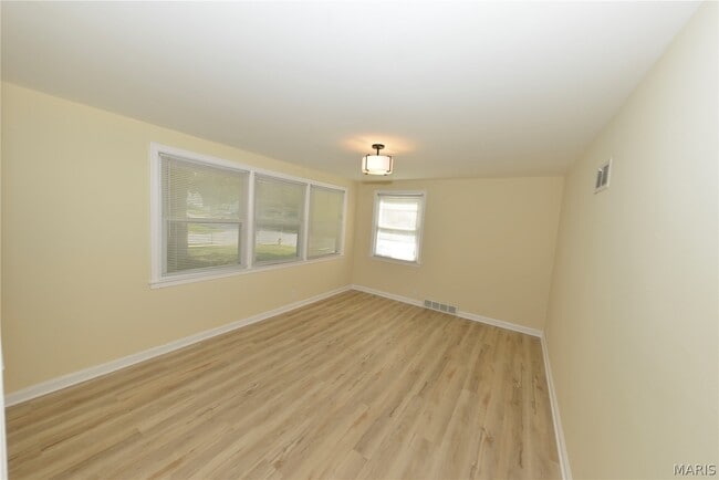 Building Photo - 1005 Hawthorn Ave