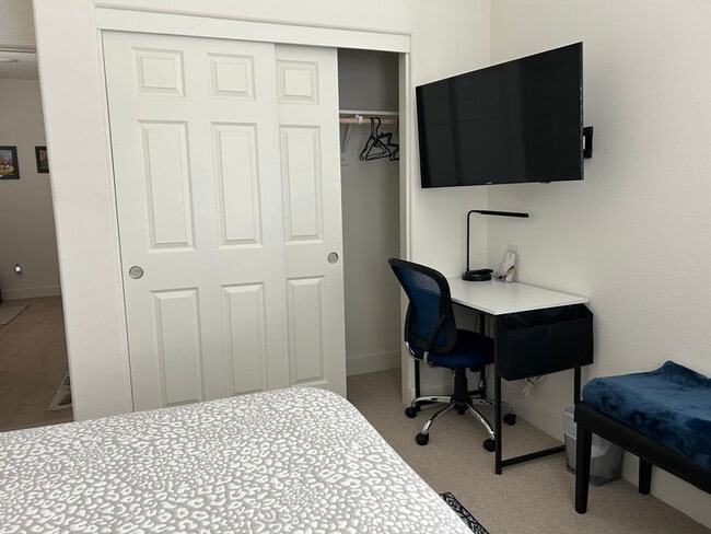 Foto del edificio - 5700 Knight Rd