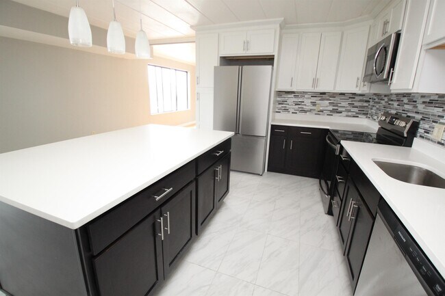 Building Photo - 951 McKnight Cir