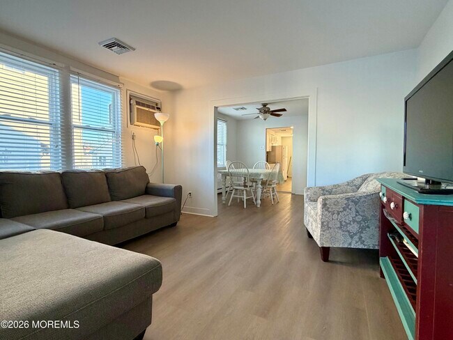 Foto del edificio - 546 E Bayview Ave