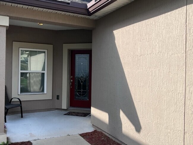 Building Photo - 37 Fernbrook Dr