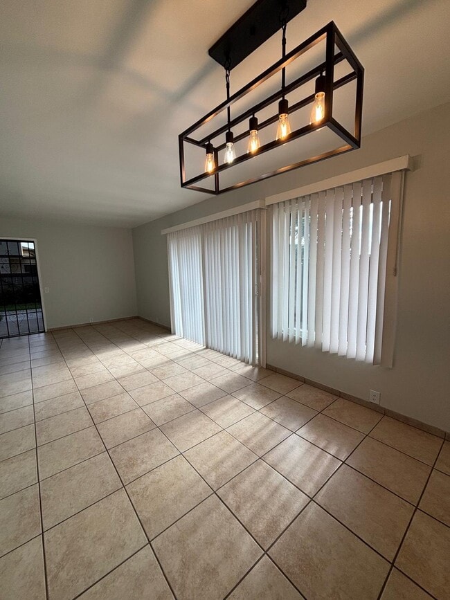 Building Photo - 1729 Regency Wy
