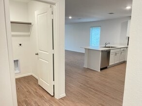 Building Photo - 1806 Champions Dr