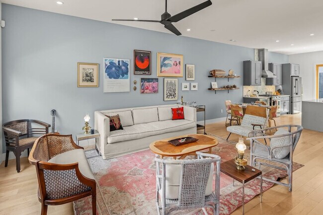 Building Photo - 703 SE A St