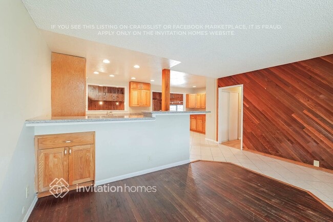 Foto del edificio - 1200 W 10th St