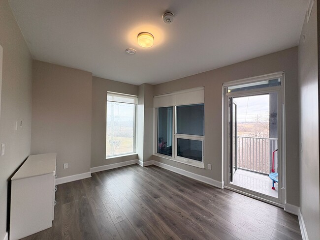 Building Photo - OAKVILLE – MODERN 2 BEDROOM – 2 BATHROOM – CONDO – $2,450 – ONLY